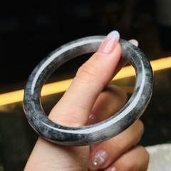 Vòng Bản Tròn Ngọc Phỉ Thúy Đen (Ô Kê Chủng) – Vẻ Đẹp Quyền Quý & Huyền Bí