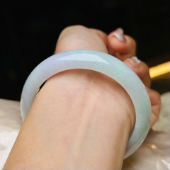 Vòng Bản Hẹ Phỉ Thúy Đới Xuân Tài Nguyên Khối – Vẻ Đẹp Thanh Khiết & Sang Trọng