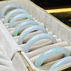 Vòng Bản Hẹ Phỉ Thúy Đới Xuân Tài Nguyên Khối – Vẻ Đẹp Thanh Khiết & Sang Trọng