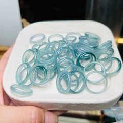 Nhẫn Phỉ Thúy Lam Băng Mảnh – Vẻ Đẹp Thanh Tao & Thuần Khiết