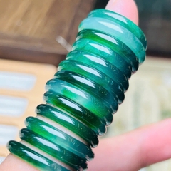 Nhẫn Phỉ Thuý Lam Băng Điểm Phỉ Thuý Lục Đế – Sắc Xanh Cổ Điển & Sang Trọng