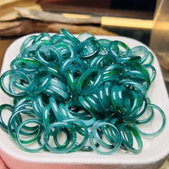 Nhẫn Phỉ Thuý Lam Băng Điểm Phỉ Thuý Lục Đế – Sắc Xanh Cổ Điển & Sang Trọng