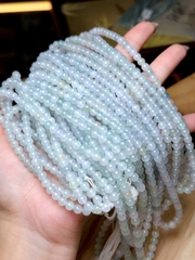 Chuỗi Phỉ Thúy Trắng Xanh 5 Li – Vẻ Đẹp Thanh Khiết & Tinh Tế