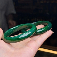 Khối Ngọc Bích Tự Nhiên – Vẻ Đẹp Quyền Quý & Vĩnh Cửu