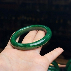 Khối Ngọc Bích Tự Nhiên – Vẻ Đẹp Quyền Quý & Vĩnh Cửu