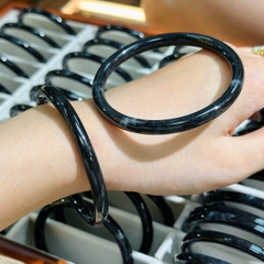 Khối Phỉ Thúy Gà Đen Bản Đũa – Vẻ Đẹp Quyền Lực & Huyền Bí