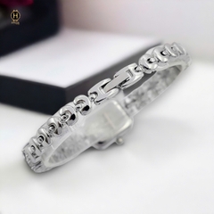 Đồng Hồ Nữ Royal Quartz 2032 Dây Thép Trắng Mặt Trắng Viền Đá