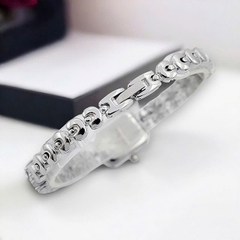 Đồng Hồ Nữ Royal Quartz 2032 Dây Thép Trắng Mặt Trắng Viền Đá