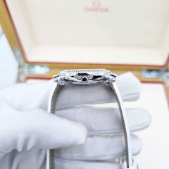 Đồng Hồ Nữ Royal Quarrtz 3628 Dây Da Mặt Trắng Viền Đá