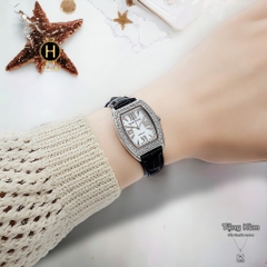 Đồng Hồ Nữ Royal Quartz 3635 Dây Da Đen Mặt Trắng Viền Đá