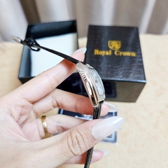 Đồng Hồ Nữ Royal Quartz 3635 Dây Da Đen Mặt Trắng Viền Đá