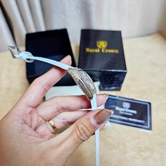 Đồng Hồ Nữ Royal Crown Quartz 3635 Dây Da Trắng Mặt Trắng Viền Đá