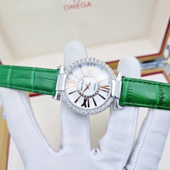 Đồng Hồ Nữ Royal Crown Quartz 6116 Dây Da Xanh lá