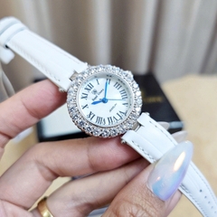 Đồng Hồ Nữ Royal Crown Quartz 6305 Dây Da Trắng Mặt Trắng Viền Đá