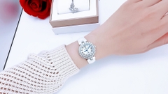 Đồng Hồ Nữ Royal Crown Quartz 6305 Dây Da Trắng Mặt Trắng Viền Đá