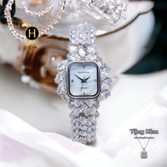 Đồng Hồ Nữ Royal Quartz 6522 Dây Thép Trắng Mặt Trắng Viền Đá Nổi Bật
