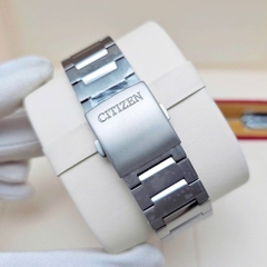 Đồng Hồ Nam Citizen Quartz Eco-Drive Super Titanium Silver AW0130-85A