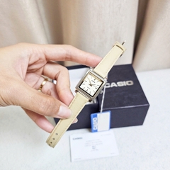 Đồng Hồ Nữ Casio Quartz LTP-E176L-5AVDF Dây Da Nude Mặt Trắng 