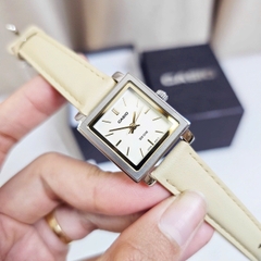 Đồng Hồ Nữ Casio Quartz LTP-E176L-5AVDF Dây Da Nude Mặt Trắng 
