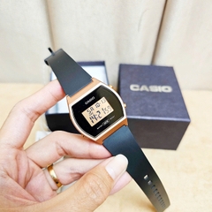 Đồng Hồ Nữ Casio LW-204-1ADF Dây Cao Su Đen Mặt Đen Viền Hồng