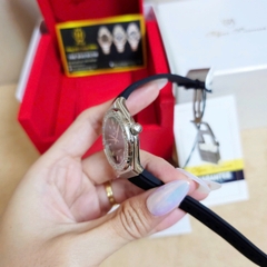 Đồng Hồ Nữ Olym Pianus Quartz OP990-45DLS-GL-D Dây Cao Su Mặt Đen Sapphire