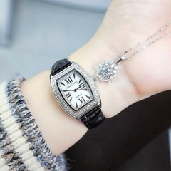 Đồng Hồ Nữ Royal Crown Quartz 3635 Vuông Dây Da Đen