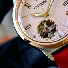 Đồng Hồ Nữ Citizen Automatic PC1008-11Y Da Đỏ Mặt Trắng Kính Sapphire