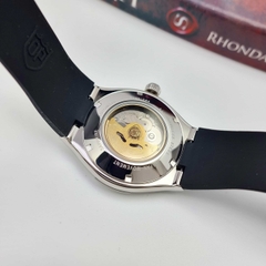 Đồng Hồ Nam Olym Pianus Automatic OP990-45ADGS-GL-D Dây Casu Đen Mặt Đen Sapphire