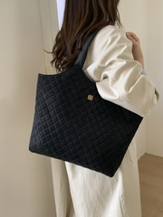 Túi Nữ Size Vừa Phù Hợp Nhiều Phong Cách - tt251083
