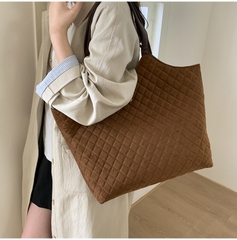 Túi Nữ Size Vừa Phù Hợp Nhiều Phong Cách - tt251083