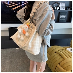 Túi Đeo Chéo Đeo Vai Caro mix Charm Thỏ Dễ Thương - tt250713