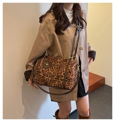 Túi Vai Da Báo Size To Gu Cá Tính - tt251141