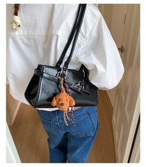 Túi Đeo Vai Kẹp Nách Kèm Charm Siêu Xinh - tt250853