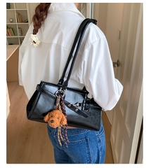 Túi Đeo Vai Kẹp Nách Kèm Charm Siêu Xinh - tt250853