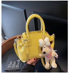 Túi Đeo Chéo Cầm Tay kèm Charm Xinh Yêu Dễ Thương - tt250520
