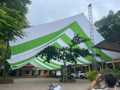 Dù Che Nắng Sân Trường