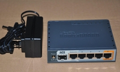 Router mikrotik, CPU Dual Core 880MHz MHz CPU, 256MB RAM, 1 cổng SFP, 5 Gigabit Wan/LAN ports, USB, RouterOS L4, plastic case, PSUConcurrent users: ~ 70-90 users