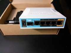 hAP ac with 720MHz CPU, 128MB RAM, 5x Gigabit LAN, 1SFP, built-in 2.4Ghz 802.11b/g/n three chain wireless with integrated antennas, built-in 5Ghz 802.11ac three chain wireless with integrated antenna, SFP cage, USB, desktop case, PSU, RouterOSConcurrent users: ~ 70-90 users