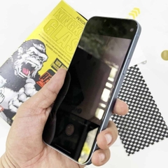 Kính cường lực chống nhìn trộm Iphone 16 có khung tự dán KING KONG WTP-057 thương hiệu WEKOME