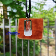 MẶT DÂY CHUYỀN TRỤ LỤC GIÁC ĐÁ THẠCH ANH TRẮNG TỰ NHIÊN