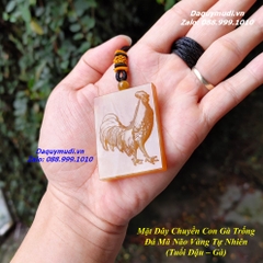 MẶT DÂY CHUYỀN HÌNH CON GÀ TRỐNG ĐÁ MÃ NÃO VÀNG TỰ NHIÊN