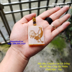 MẶT DÂY CHUYỀN HÌNH CON GÀ TRỐNG ĐÁ MÃ NÃO VÀNG TỰ NHIÊN