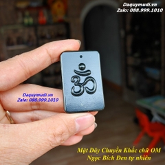 MẶT VÔ SỰ BÀI KHẮC CHỮ OM NGỌC BÍCH ĐEN TỰ NHIÊN