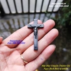 MẶT DÂY CHUYỀN THÁNH GIÁ NGỌC BÍCH ĐEN TỰ NHIÊN