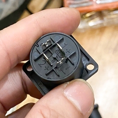 Đế gắn jack loa speakon 4 pin kèm ốc - Female speaker socket for mounting into cabinet or equipment housing.