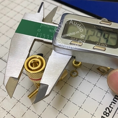 Cọc loa cắm Bắp chuối Mỏ chim Càng cua - Audio jack on the enclosure of the Speaker or Multi-Plug Amplifier