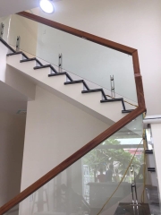 Tay vịn nhựa màu gỗ gõ vuông 60*60