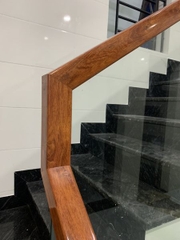 Tay vịn nhựa màu gỗ gõ vuông 60*60