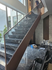 Máng Nhôm Cầu Thang Cover Xu Hướng Mới 2025