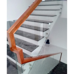 Tay vịn nhựa màu gỗ gõ vuông 60*60
